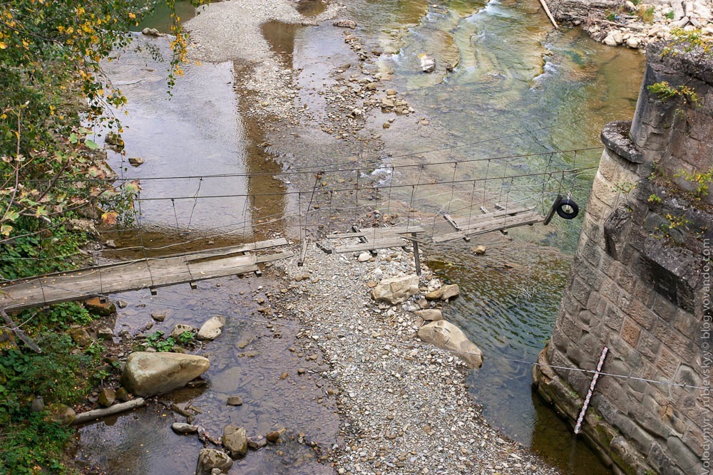  Річка Прут та відпрацьована кладка в Яремчі