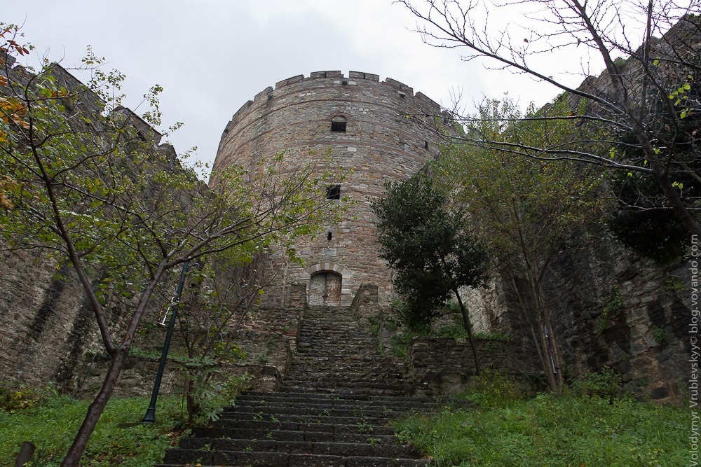 Фортеця Румеліхисар (Rumeli Hisari) в Стамбулі