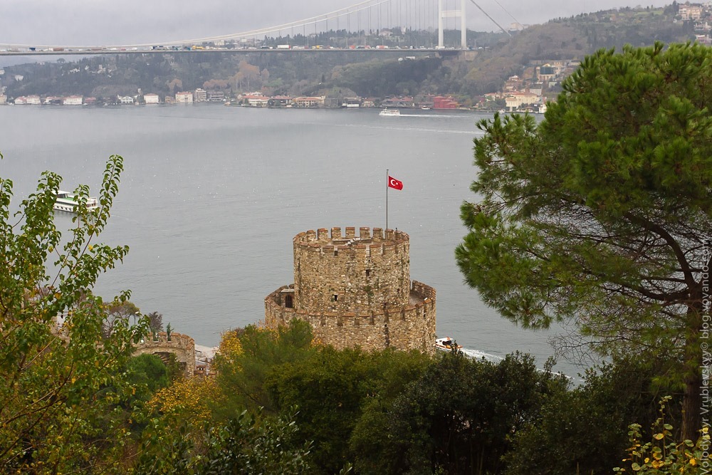 Фортеця Румеліхисар (Rumeli Hisari) в Стамбулі