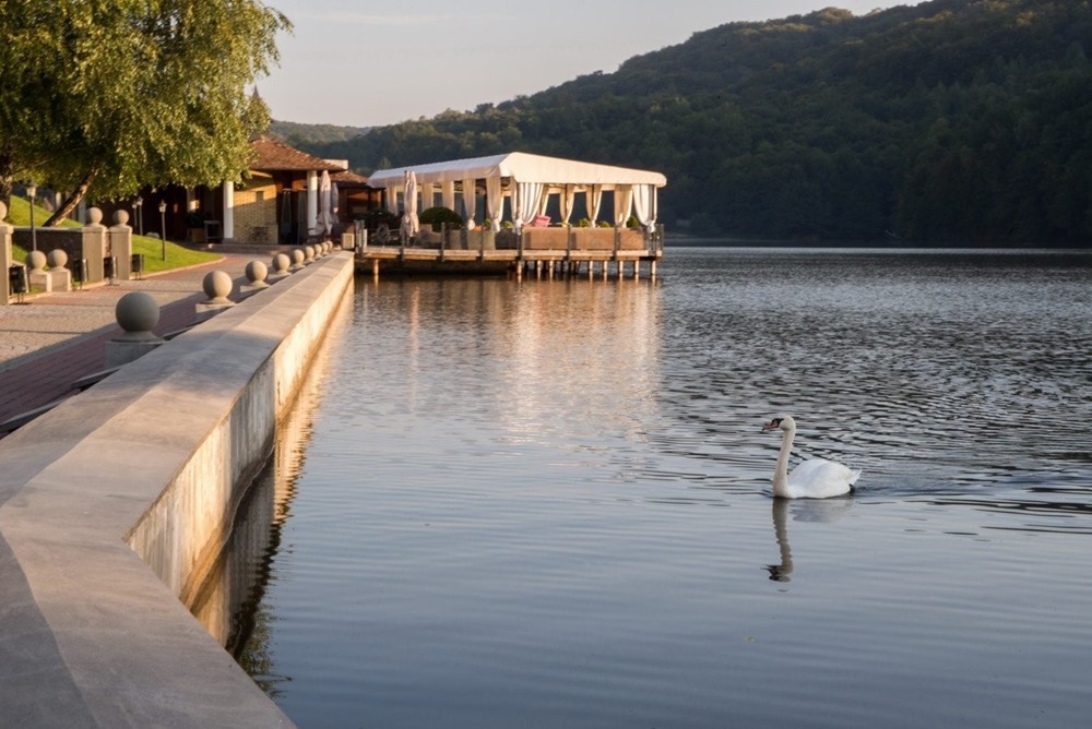 Готель на озері: відпочивай з розмахом - Edem Resort & Spa