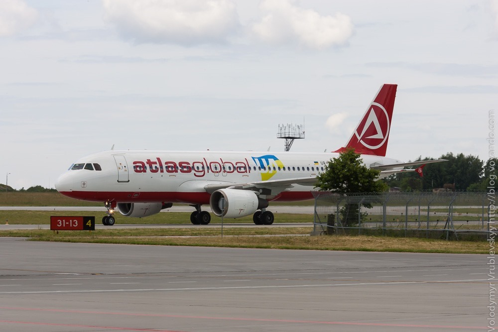 Перший рейс AtlasJet у Львові