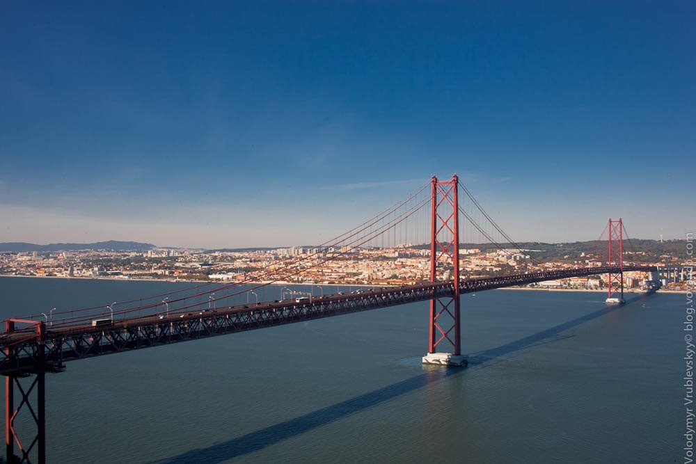 Мост 24 Апреля в Лиссабоне